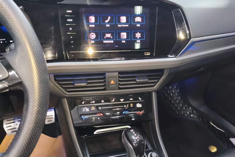 Used Volkswagen Sagitar 2022 280TSI DSG Excellence Edition Audio And AC Panel