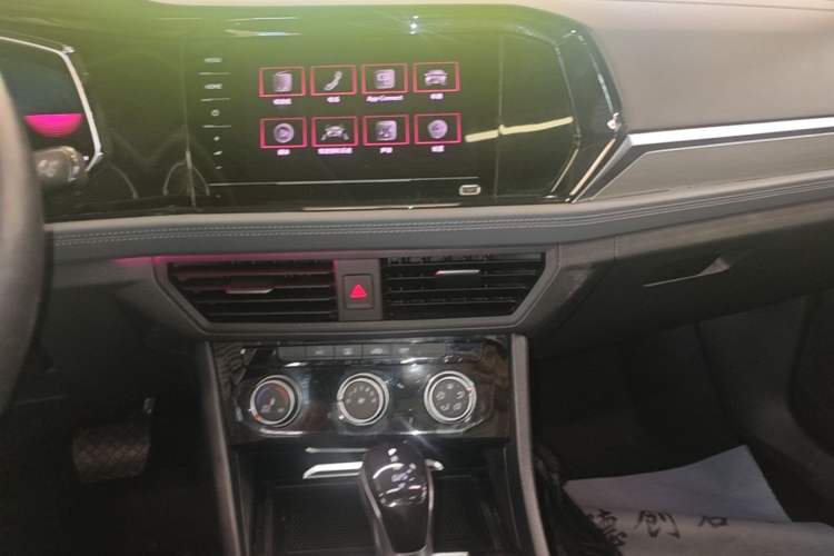 Used Volkswagen Sagitar 2022 280TSI DSG Excellence Edition Audio And AC Panel