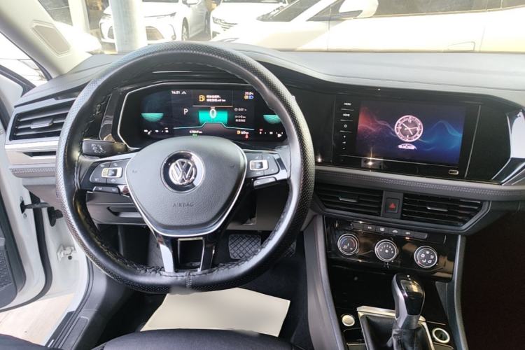 Used Volkswagen Sagitar 2022 280TSI DSG Flyover Edition Center Console