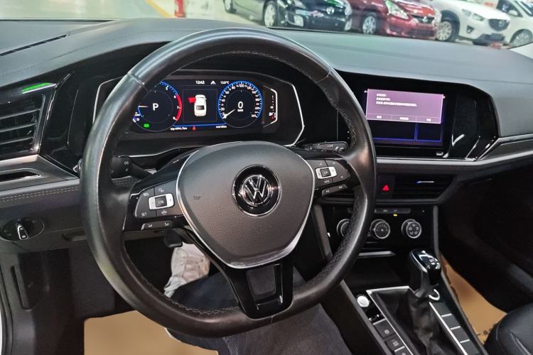 Used Volkswagen Sagitar 2022 280TSI DSG Flyover Edition Center Console