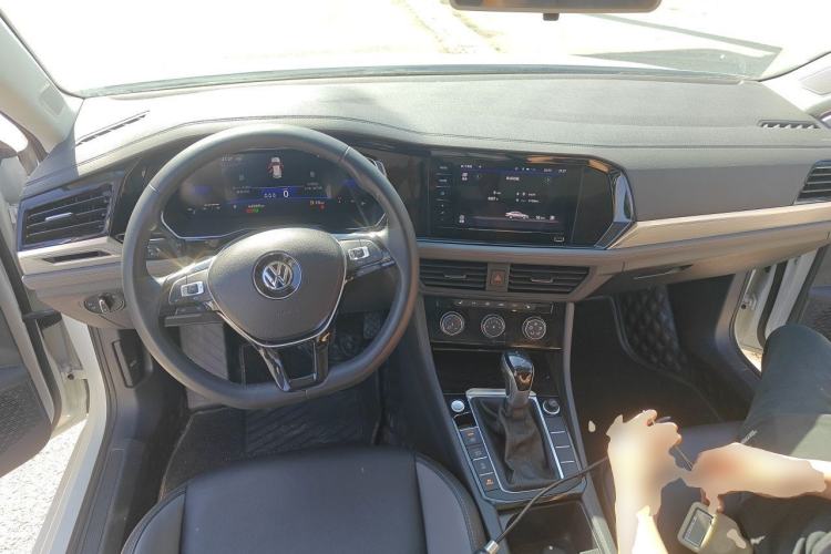 Used Volkswagen Sagitar 2022 200TSI DSG Excellence Edition Center Console