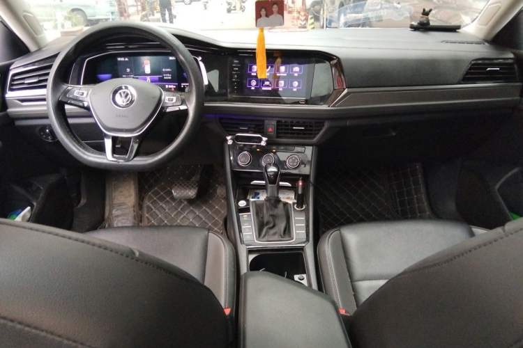 Used Volkswagen Sagitar 2022 280TSI DSG Flyover Edition Center Console