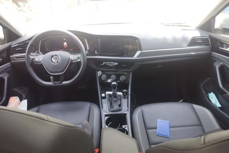 Used Volkswagen Sagitar 2022 280TSI DSG Flyover Edition Center Console