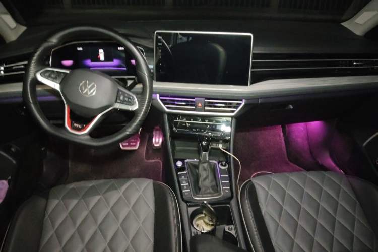Used Volkswagen Sagitar 2022 280TSI DSG Excellence Edition Center Console