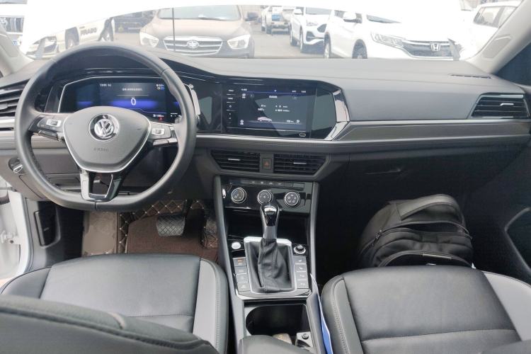 Used Volkswagen Sagitar 2022 280TSI DSG Flyover Edition Center Console