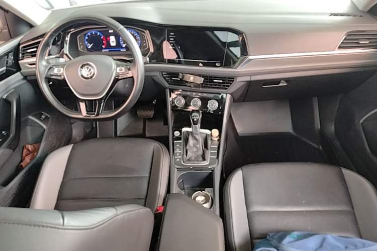 Used Volkswagen Sagitar 2022 200TSI DSG Flyover Edition Center Console