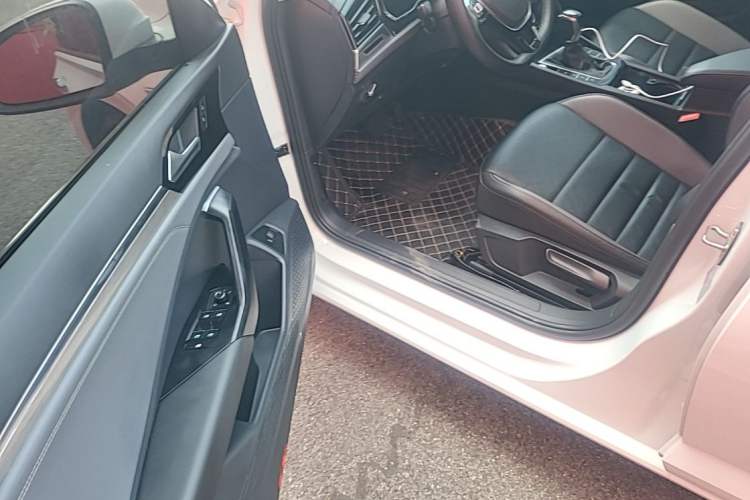 Used Volkswagen Sagitar 2022 280TSI DSG Excellence Edition Driver Seat