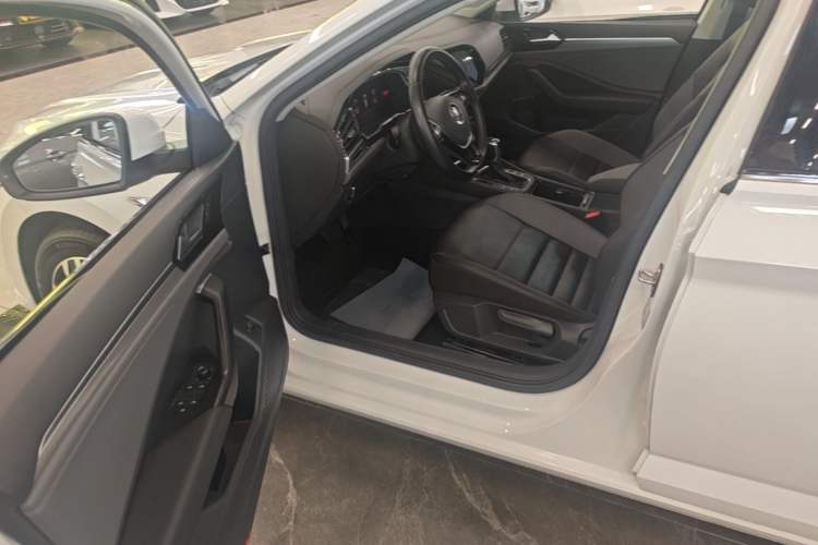 Used Volkswagen Sagitar 2022 280TSI DSG Excellence Edition Driver Seat