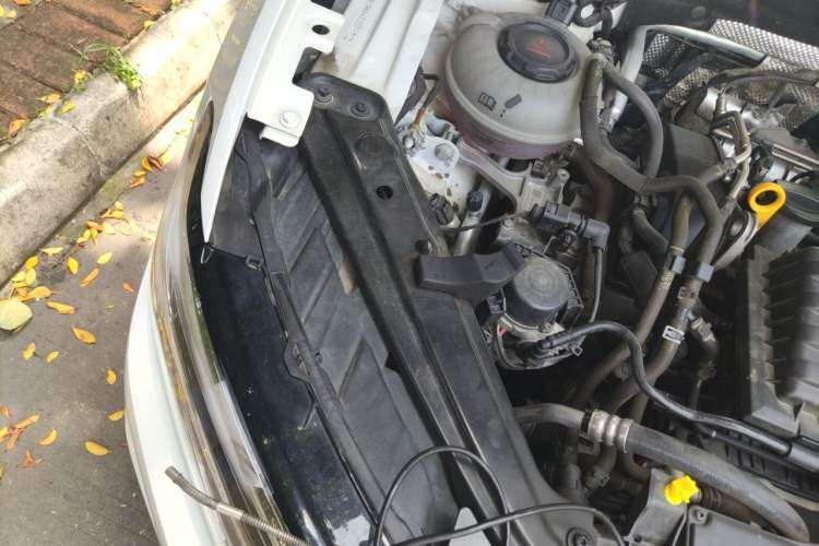 Used Volkswagen Sagitar 2022 280TSI DSG Excellence Edition Engine Bay Right