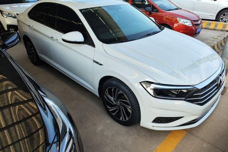 Used Volkswagen Sagitar 2022 280TSI DSG Flyover Edition Front Right 45 Deg