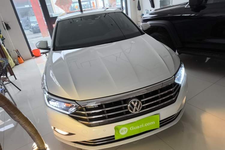 Used Volkswagen Sagitar 2022 280TSI DSG Excellence Edition Front Right 45 Deg