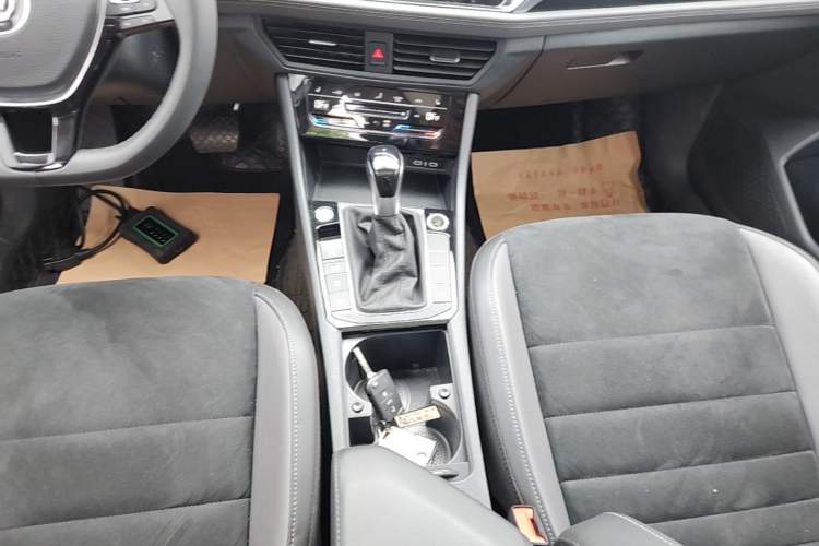 Used Volkswagen Sagitar 2022 280TSI DSG Excellence Edition Gear Lever