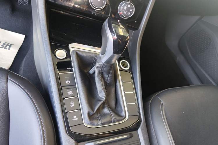 Used Volkswagen Sagitar 2022 280TSI DSG Flyover Edition Gear Lever
