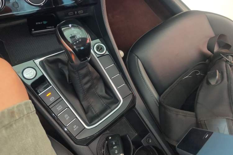 Used Volkswagen Sagitar 2022 280TSI DSG Excellence Edition Gear Lever