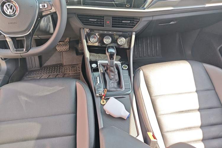 Used Volkswagen Sagitar 2022 280TSI DSG Flyover Edition Gear Lever