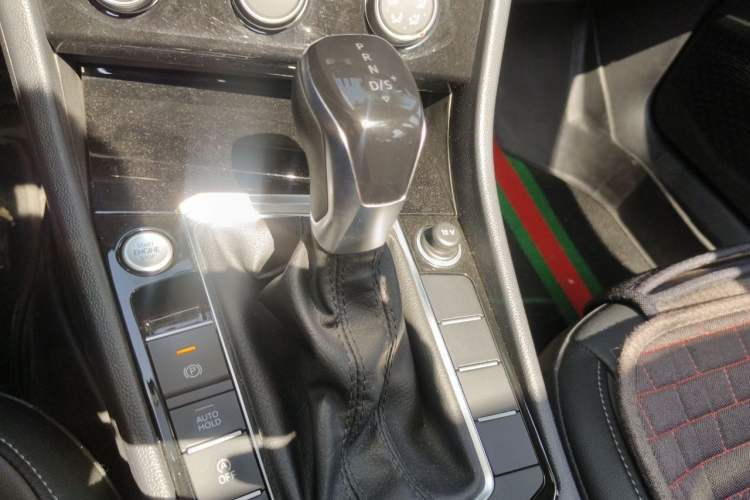 Used Volkswagen Sagitar 2022 280TSI DSG Excellence Edition Gear Lever