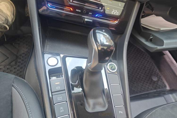 Used Volkswagen Sagitar 2022 280TSI DSG Excellence Edition Gear Lever