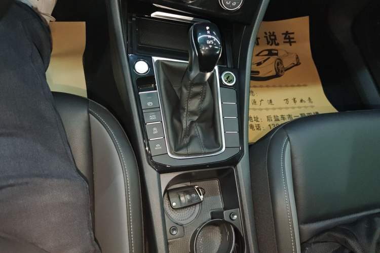 Used Volkswagen Sagitar 2022 280TSI DSG Flyover Edition Gear Lever