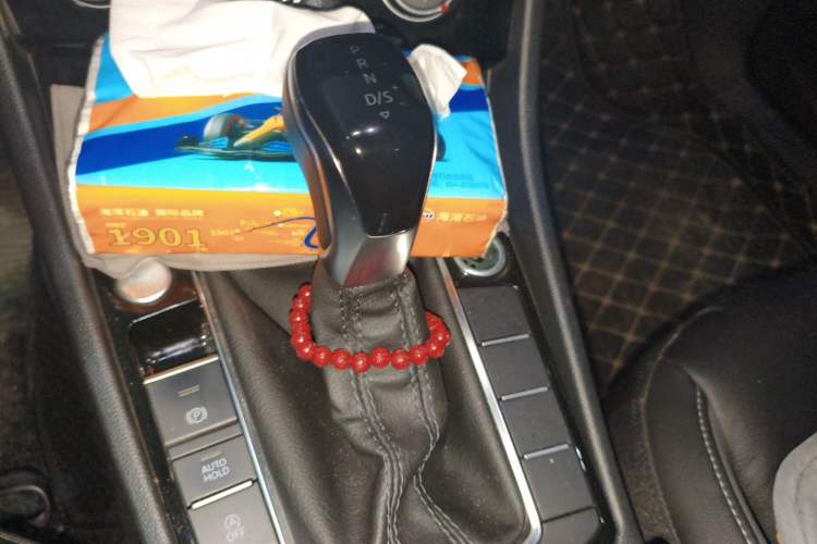 Used Volkswagen Sagitar 2022 280TSI DSG Excellence Edition Gear Lever