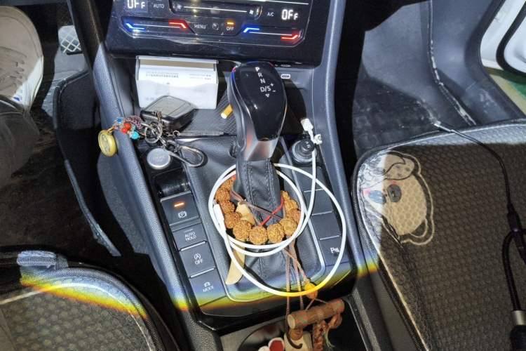 Used Volkswagen Sagitar 2022 280TSI DSG Excellence Edition Gear Lever