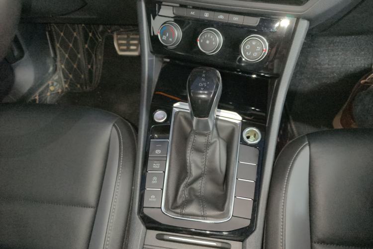 Used Volkswagen Sagitar 2022 280TSI DSG Excellence Edition Gear Lever