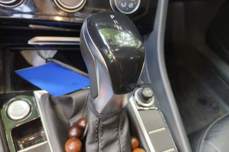Used Volkswagen Sagitar 2022 280TSI DSG Excellence Edition Gear Lever