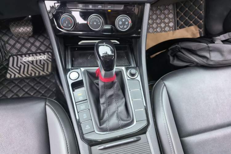 Used Volkswagen Sagitar 2022 280TSI DSG Flyover Edition Gear Lever