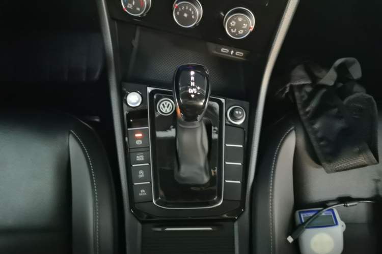 Used Volkswagen Sagitar 2022 280TSI DSG Excellence Edition Gear Lever