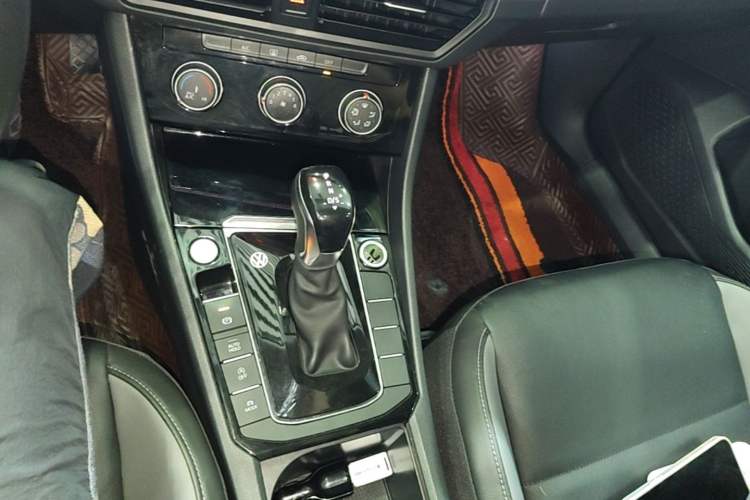 Used Volkswagen Sagitar 2022 280TSI DSG Excellence Edition Gear Lever
