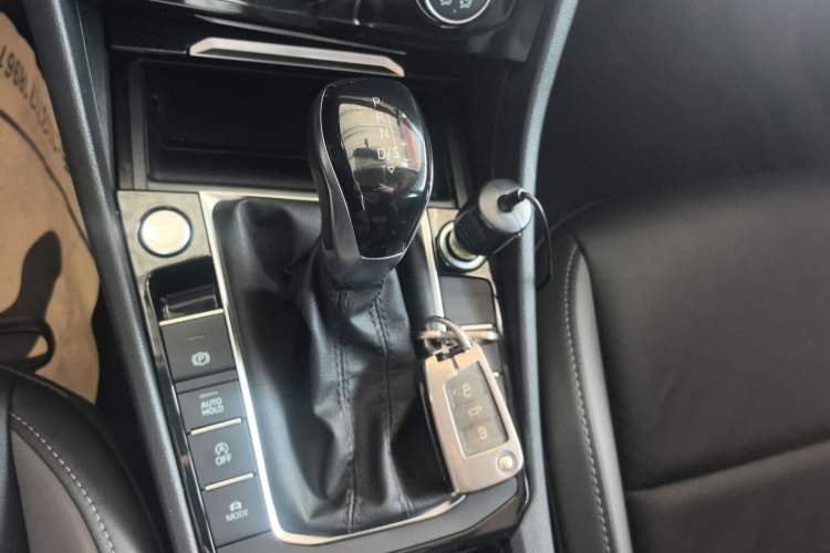 Used Volkswagen Sagitar 2022 280TSI DSG Flyover Edition Gear Lever