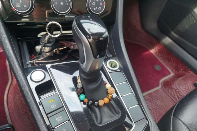 Used Volkswagen Sagitar 2022 280TSI DSG Excellence Edition Gear Lever