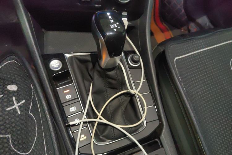 Used Volkswagen Sagitar 2022 280TSI DSG Excellence Edition Gear Lever