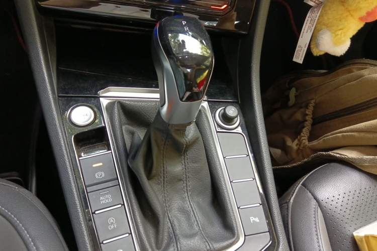 Used Volkswagen Sagitar 2022 280TSI DSG Excellence Edition Gear Lever