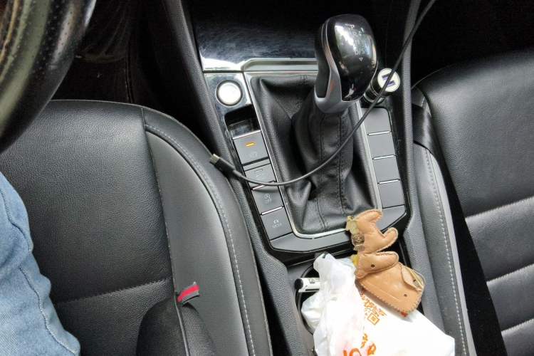 Used Volkswagen Sagitar 2022 280TSI DSG Excellence Edition Gear Lever