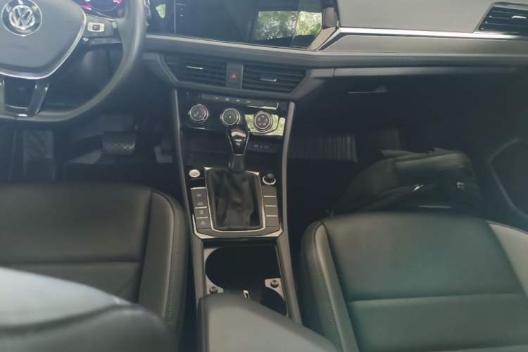 Used Volkswagen Sagitar 2022 280TSI DSG Excellence Edition Gear Lever