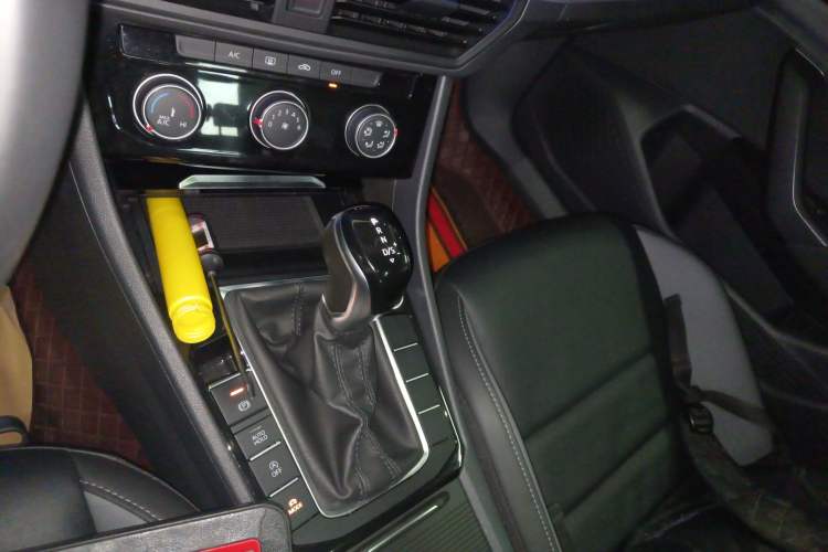 Used Volkswagen Sagitar 2022 280TSI DSG Flyover Edition Gear Lever
