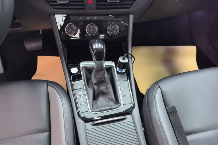 Used Volkswagen Sagitar 2022 280TSI DSG Flyover Edition Gear Lever