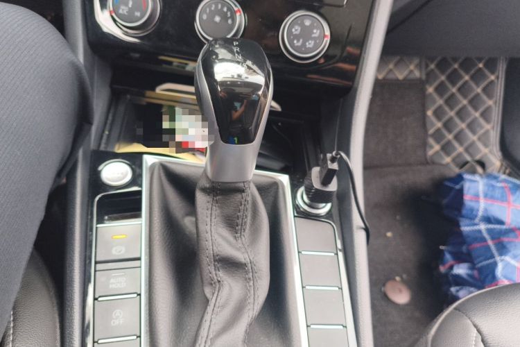 Used Volkswagen Sagitar 2022 200TSI DSG Flyover Edition Gear Lever