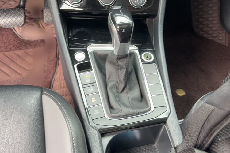 Used Volkswagen Sagitar 2022 280TSI DSG Flyover Edition Gear Lever