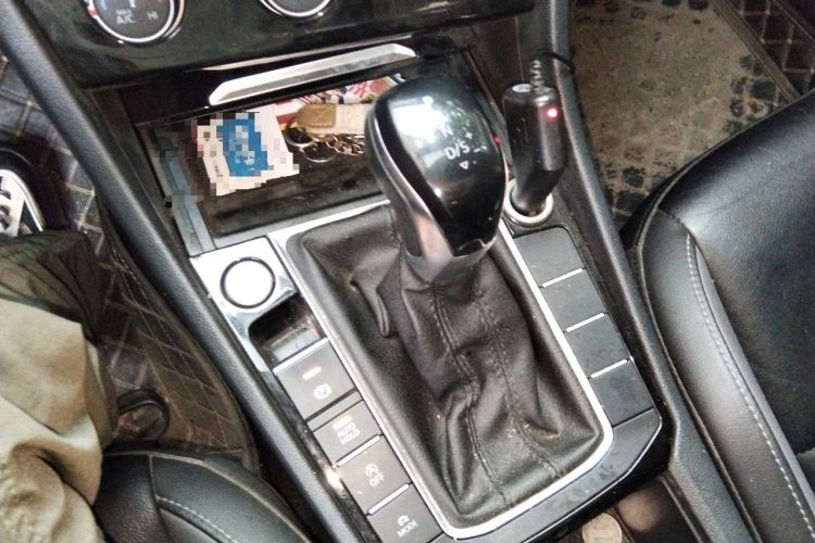 Used Volkswagen Sagitar 2022 280TSI DSG Flyover Edition Gear Lever