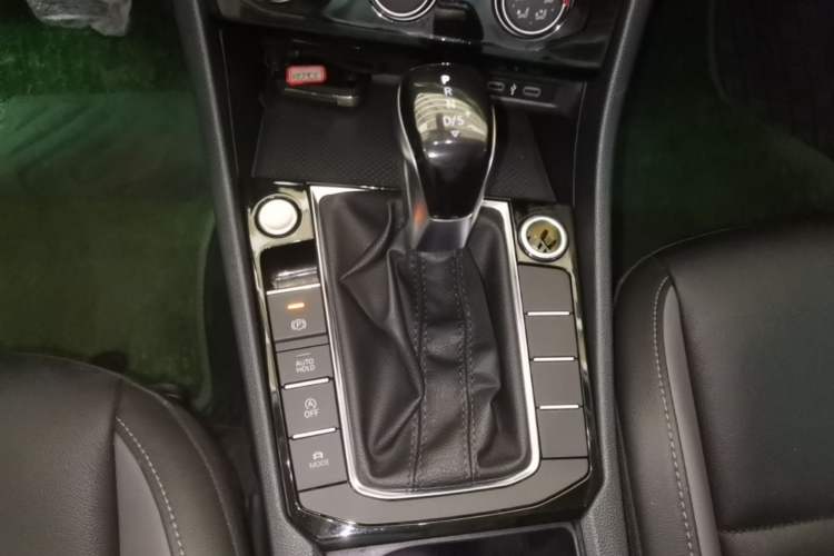Used Volkswagen Sagitar 2022 280TSI DSG Excellence Edition Gear Lever