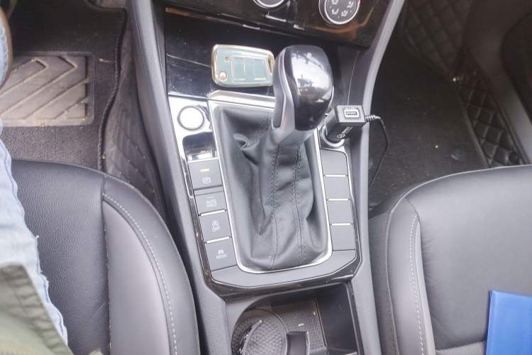 Used Volkswagen Sagitar 2022 280TSI DSG Flyover Edition Gear Lever