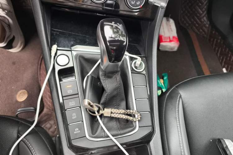 Used Volkswagen Sagitar 2022 280TSI DSG Flyover Edition Gear Lever