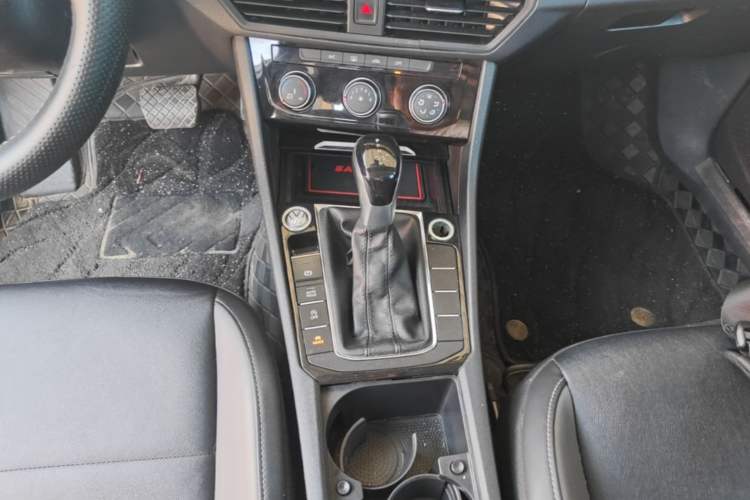 Used Volkswagen Sagitar 2022 280TSI DSG Flyover Edition Gear Lever