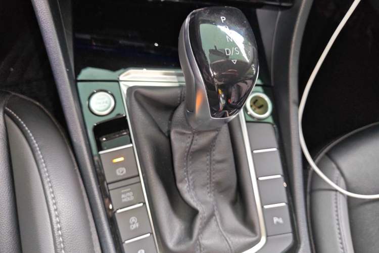 Used Volkswagen Sagitar 2022 280TSI DSG Excellence Edition Gear Lever