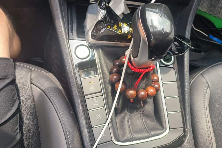 Used Volkswagen Sagitar 2022 280TSI DSG Excellence Edition Gear Lever