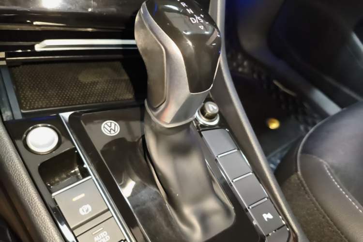 Used Volkswagen Sagitar 2022 280TSI DSG Excellence Edition Gear Lever