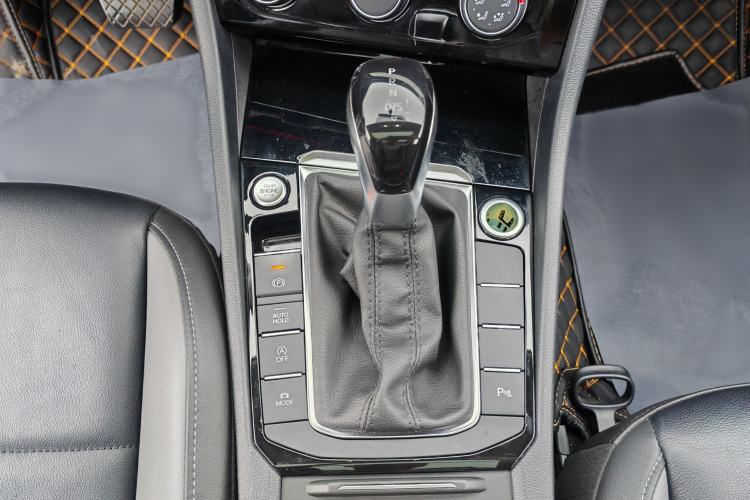 Used Volkswagen Sagitar 2022 280TSI DSG Excellence Edition Gear Lever