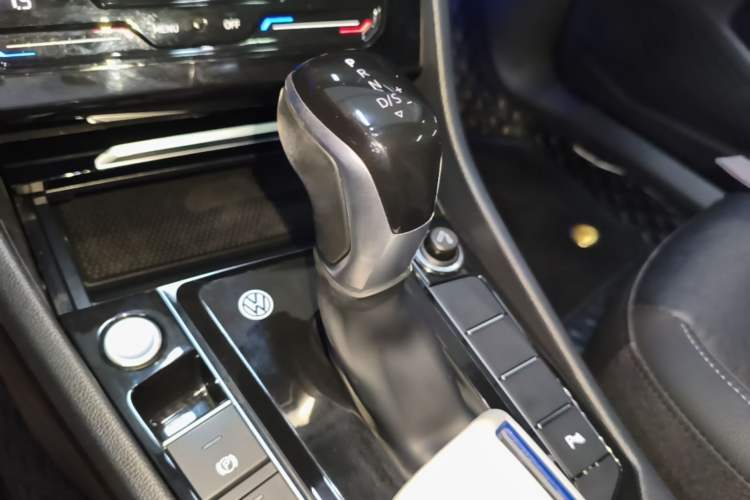 Used Volkswagen Sagitar 2022 280TSI DSG Excellence Edition Gear Lever