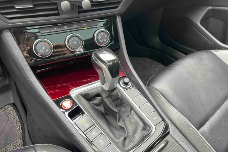 Used Volkswagen Sagitar 2022 280TSI DSG Excellence Edition Interior 5